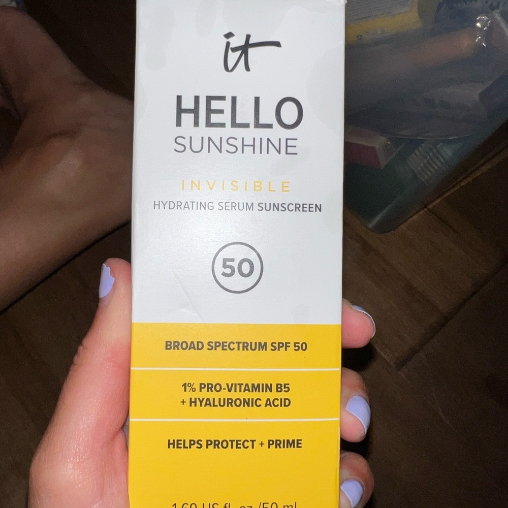 It cosmetics HELLO SUNSHINE INVISIBLE SUNSCREEN FOR FACE SPF 50